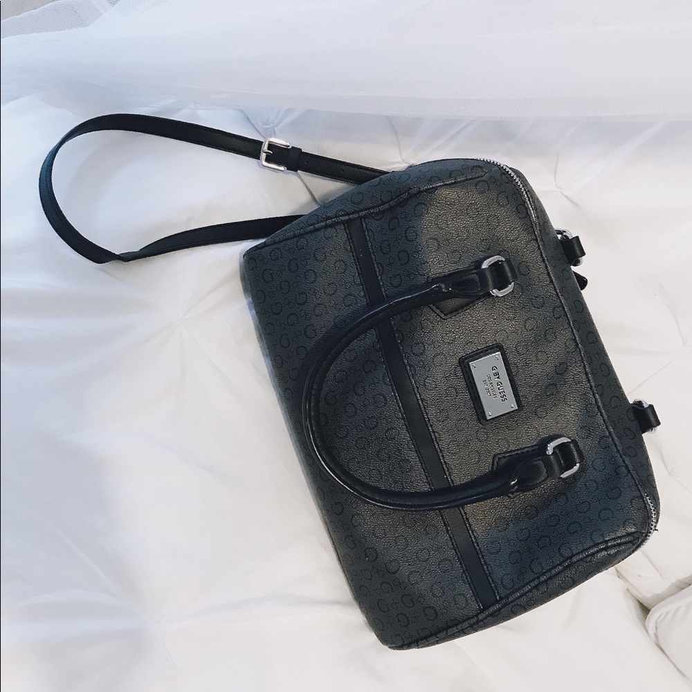 G by Guess purse barely used